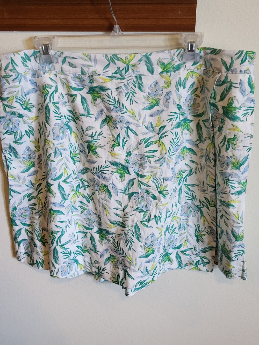 Ellen Tracy Floral Print Mini Skirt/Shorts in White, Green & Teal